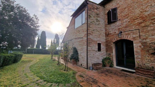 casa indipendente in vendita a Siena