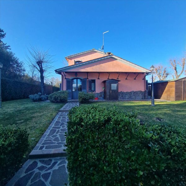 casa indipendente in vendita a Siena