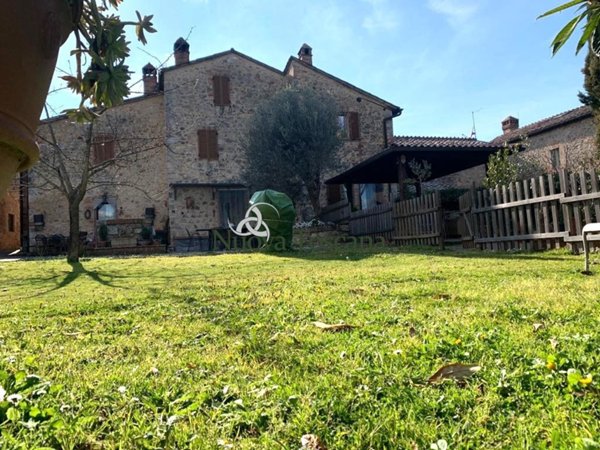casa indipendente in vendita a Siena