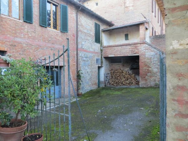 casa indipendente in vendita a Siena