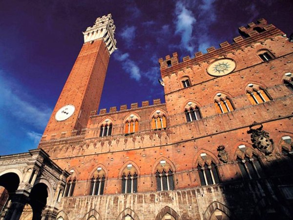 negozio in vendita a Siena in zona Centro Città