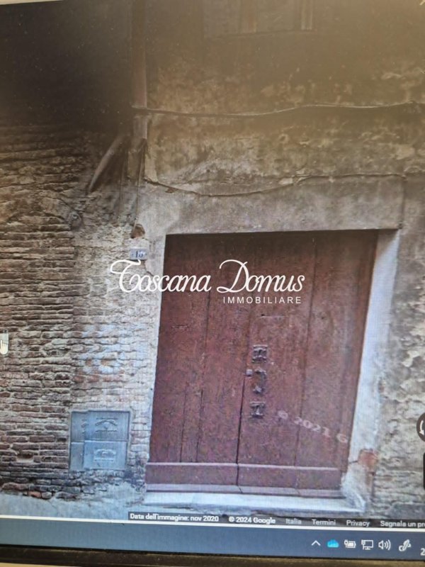 locale commerciale in vendita a Siena in zona Centro Città