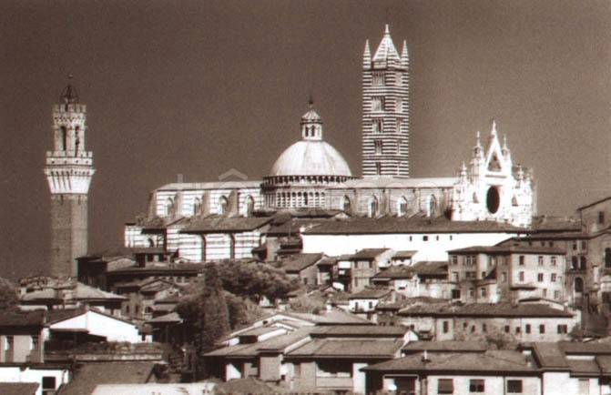 negozio in vendita a Siena in zona Centro Città