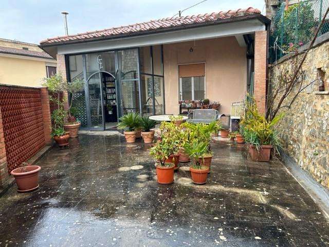 casa indipendente in vendita a Siena