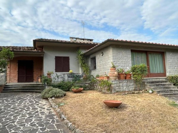 casa indipendente in vendita a Siena