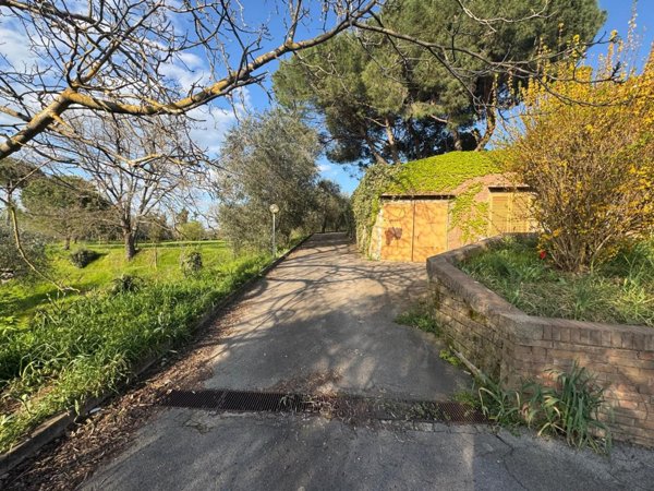 casa indipendente in vendita a Siena in zona Montalbuccio