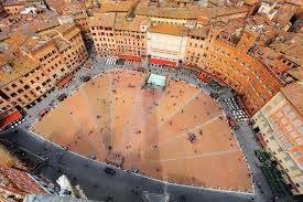 esavano in vendita a Siena in zona Centro Città
