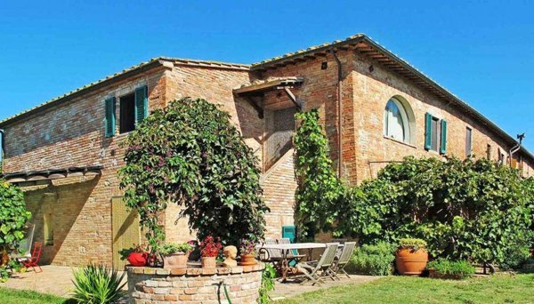 casale in vendita a Siena in zona Centro Città
