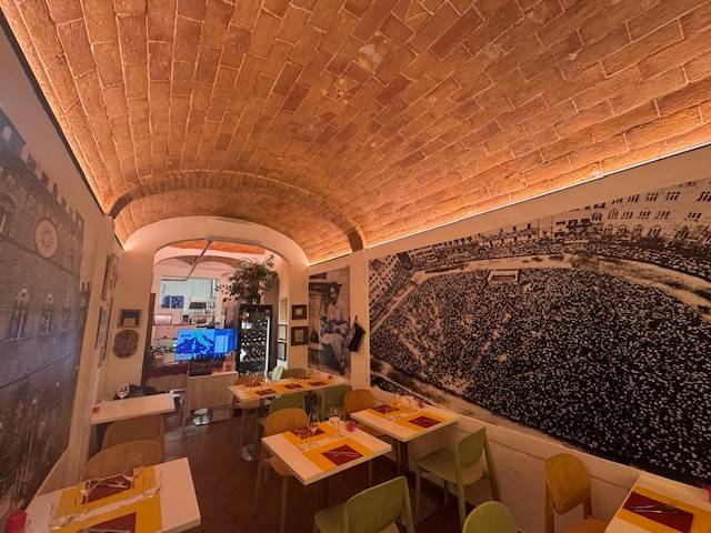 negozio in vendita a Siena in zona Centro Città