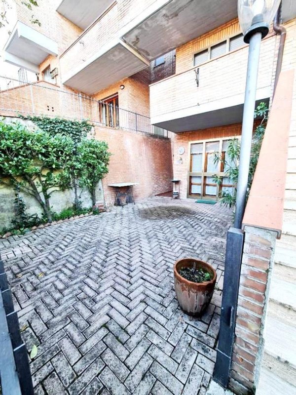 appartamento in vendita a Siena in zona Monteliscai
