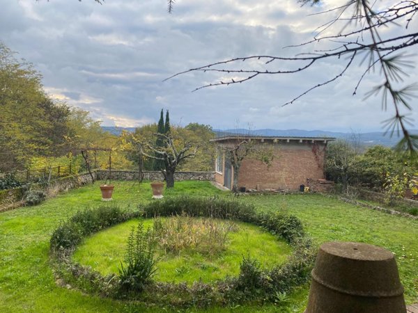 casa indipendente in vendita a Siena in zona Montalbuccio