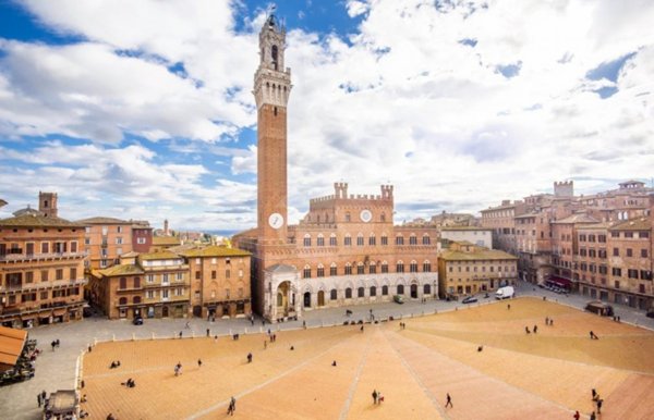 negozio in vendita a Siena in zona Centro Città