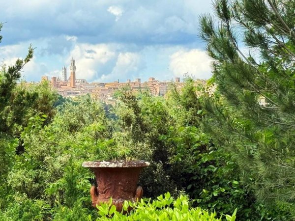 casa indipendente in vendita a Siena