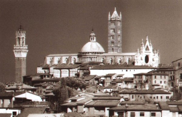 locale commerciale in vendita a Siena