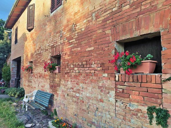 casale in vendita a Siena in zona San Rocco a Pilli