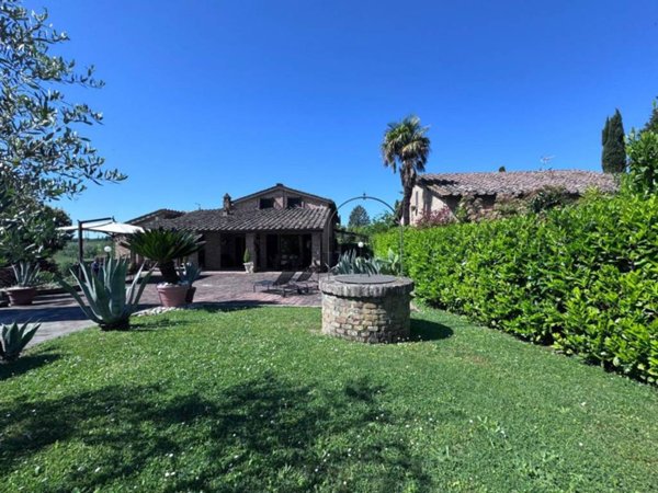 casa indipendente in vendita a Siena in zona Montalbuccio
