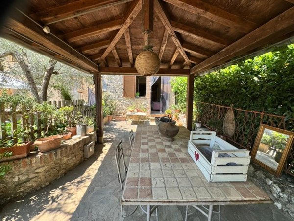 casa indipendente in vendita a Siena in zona Montalbuccio