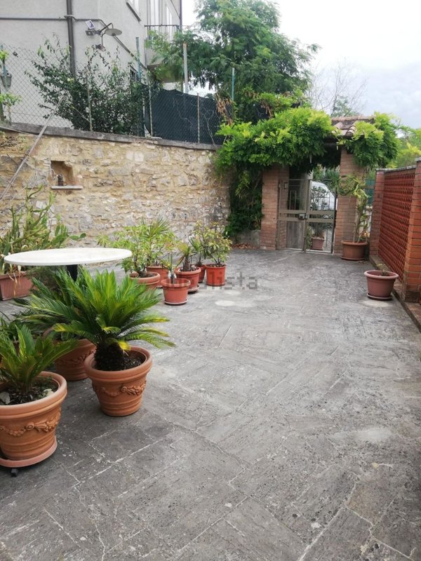 casa indipendente in vendita a Siena
