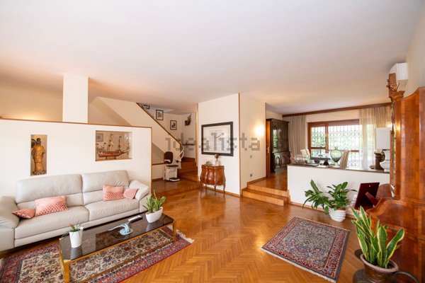 casa indipendente in vendita a Siena