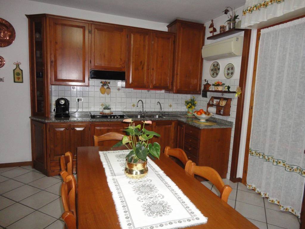 casa indipendente in vendita a Siena in zona Taverne d'Arbia