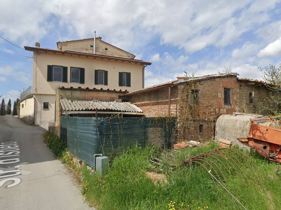 locale di sgombero in vendita a Siena