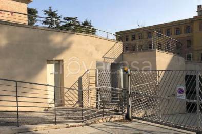 locale commerciale in vendita a Siena