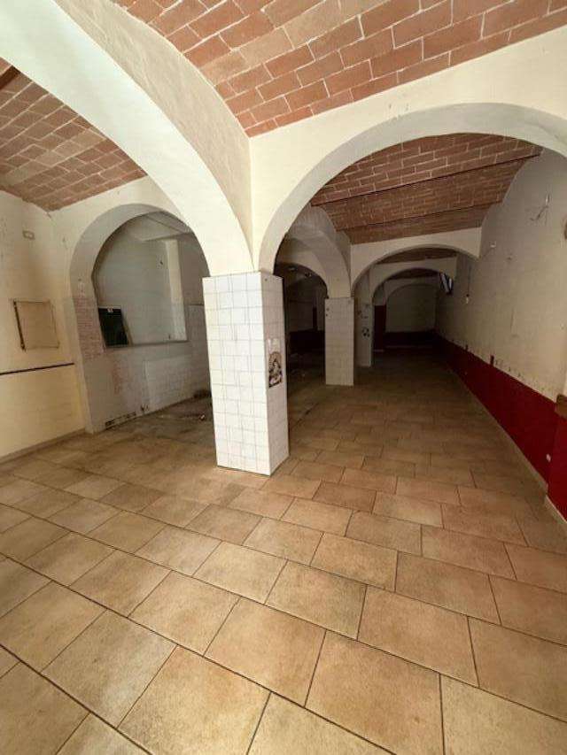 locale commerciale in vendita a Siena in zona Centro Città