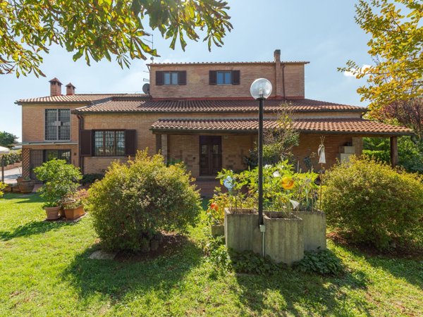 casa indipendente in vendita a Siena in zona Montalbuccio