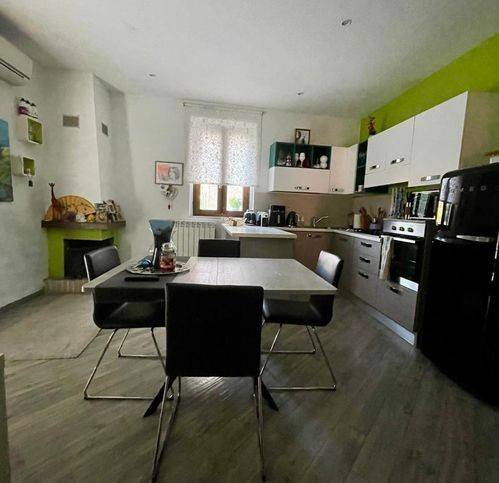 appartamento in vendita a Siena in zona Valli