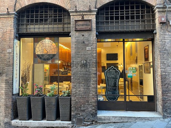 negozio in vendita a Siena in zona Centro Città