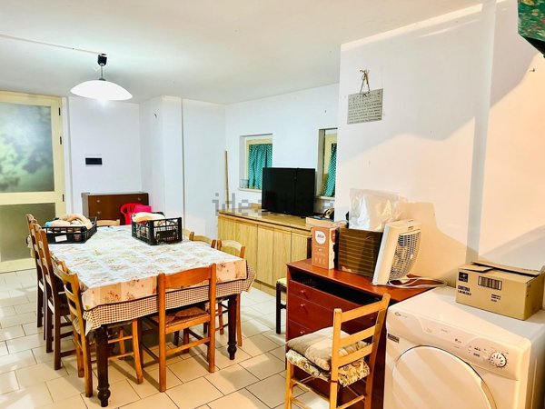 locale di sgombero in vendita a Siena in zona Taverne d'Arbia