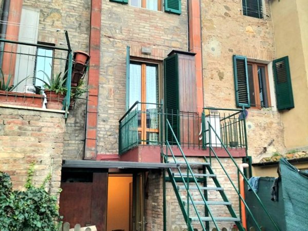 casa indipendente in vendita a Siena in zona Coroncina