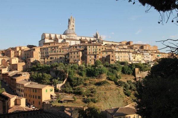 locale di sgombero in vendita a Siena in zona San Miniato