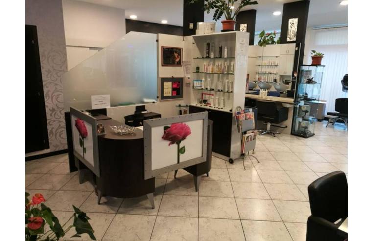 negozio in vendita a Siena in zona Taverne d'Arbia