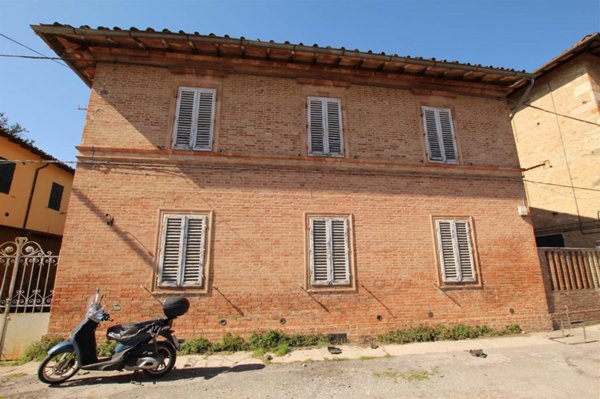 casa indipendente in vendita a Siena