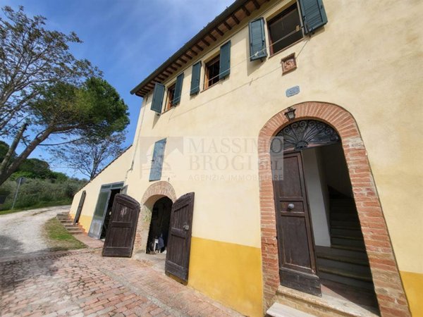 casale in vendita a Siena in zona Centro Città