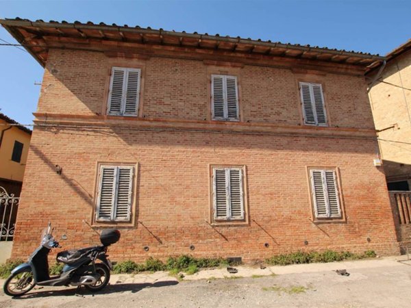 casa indipendente in vendita a Siena