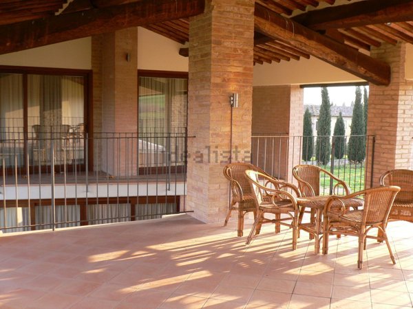 casa indipendente in vendita a Siena in zona Taverne d'Arbia