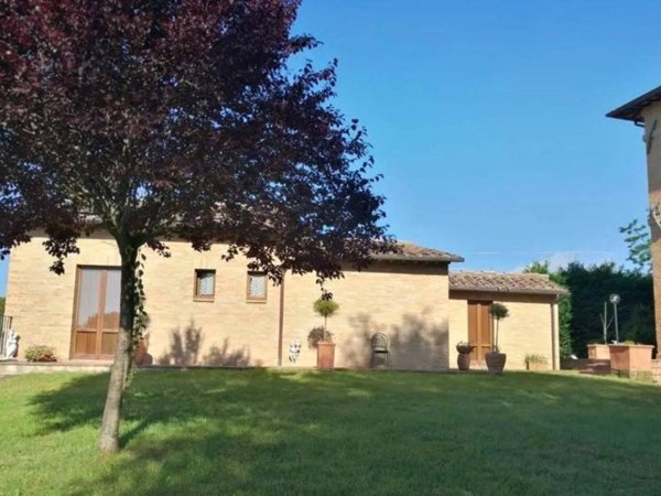 casa indipendente in vendita a Siena