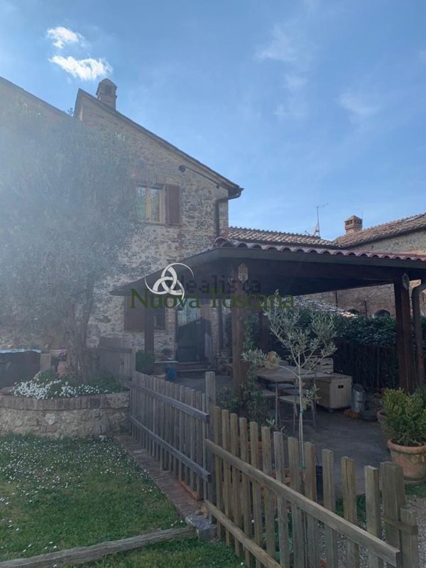 casa indipendente in vendita a Siena in zona Montalbuccio
