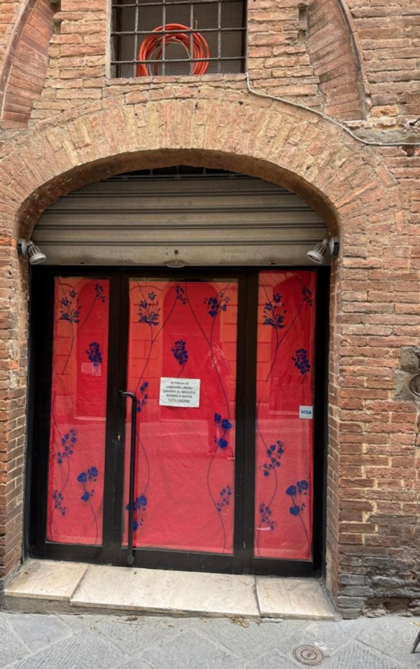 locale commerciale in vendita a Siena in zona Centro Città