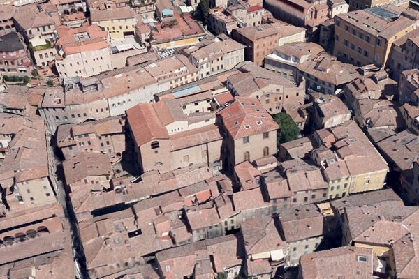 locale commerciale in vendita a Siena in zona Centro Città