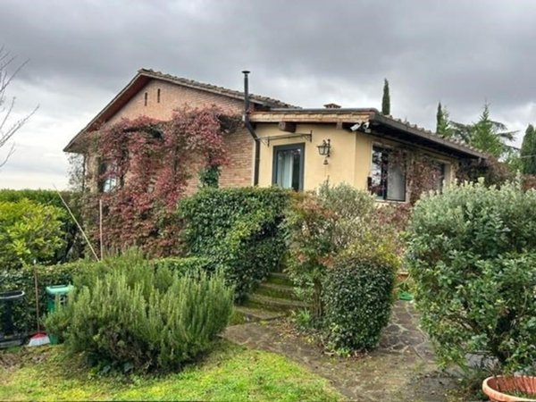 casa indipendente in vendita a Siena in zona Santa Regina