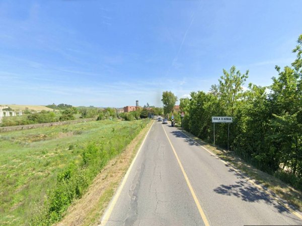 negozio in vendita a Siena in zona Isola d'Arbia