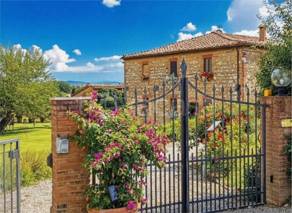 casa indipendente in vendita a Siena in zona Centro Città