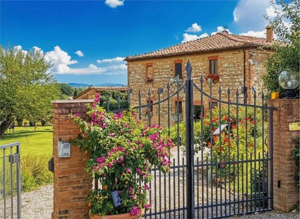 casale in vendita a Siena in zona Logge del Papa