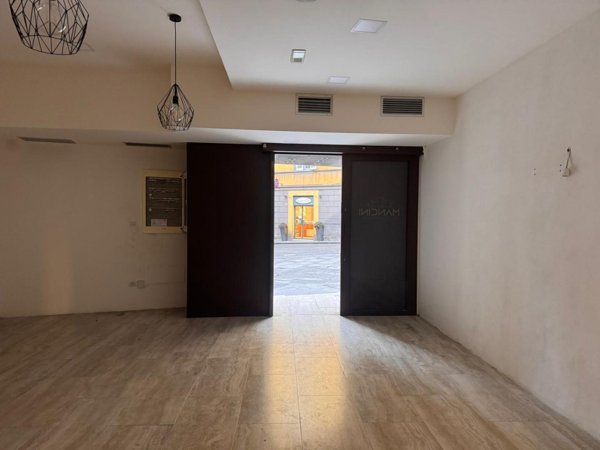 locale commerciale in vendita a Siena in zona Centro Città