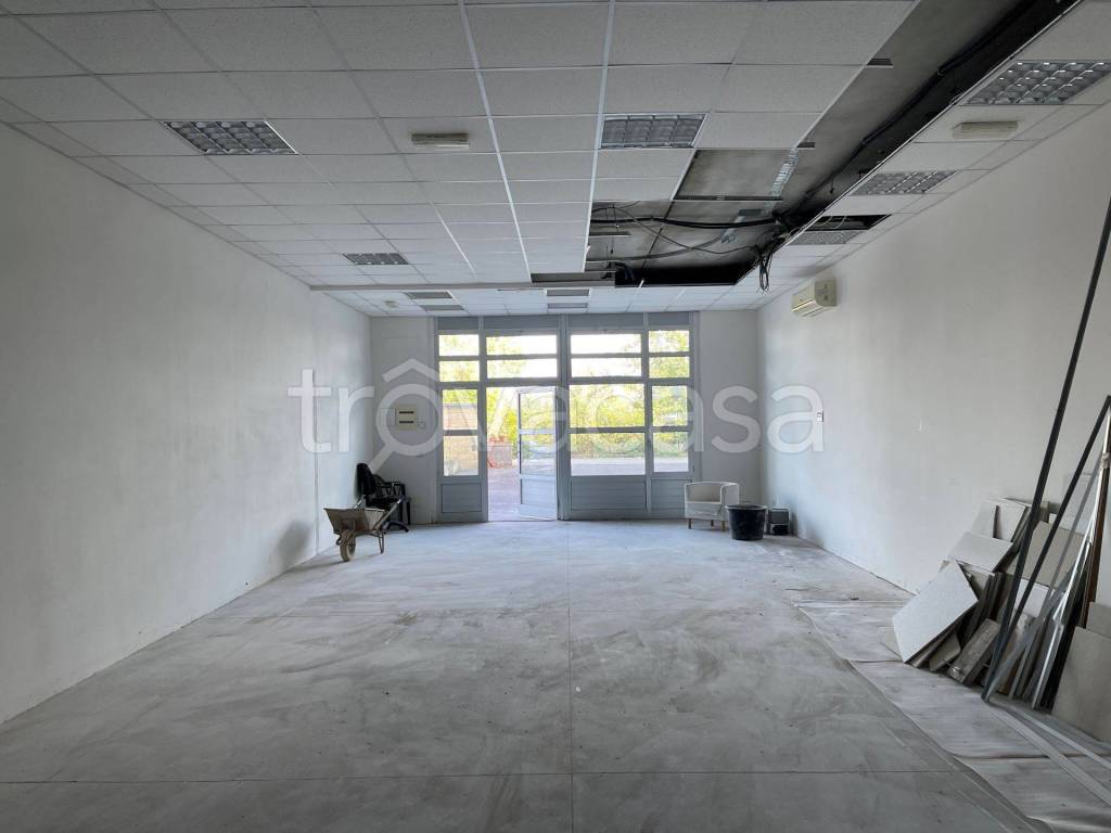 negozio in vendita a Siena in zona Coroncina