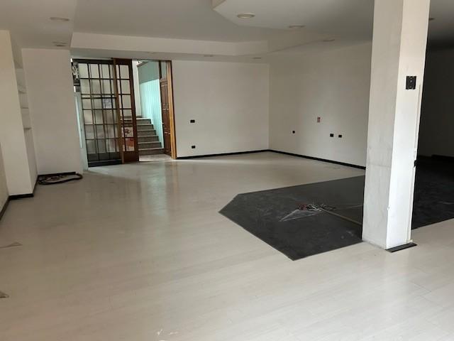 locale commerciale in vendita a Siena