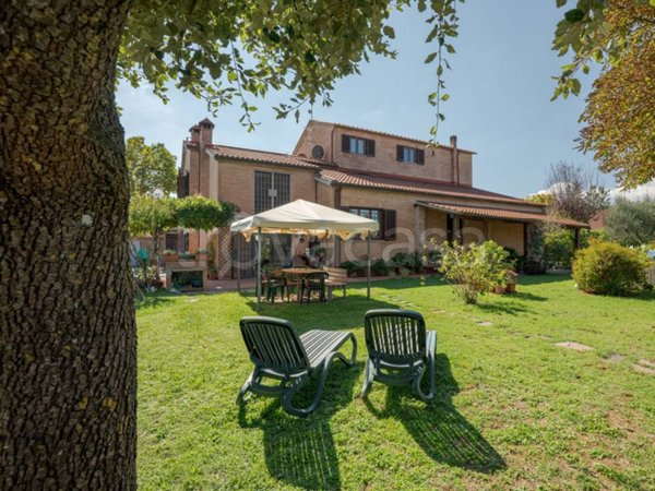 casa indipendente in vendita a Siena in zona Montalbuccio